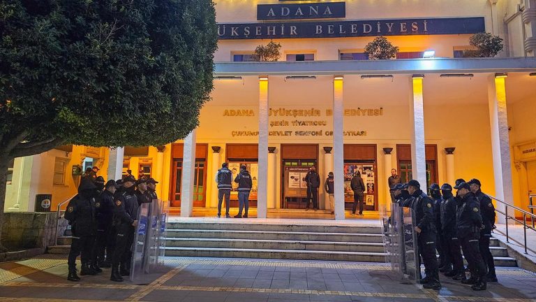 Adana Büyükşehir Belediyesi’ne operasyon