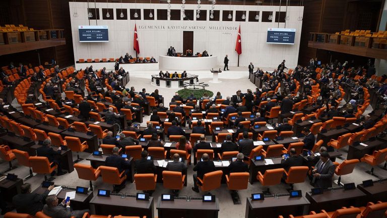 Aile ve Sosyal Hizmetler ile Milli Eğitim bakanlıklarının bütçeleri TBMM’de kabul edildi