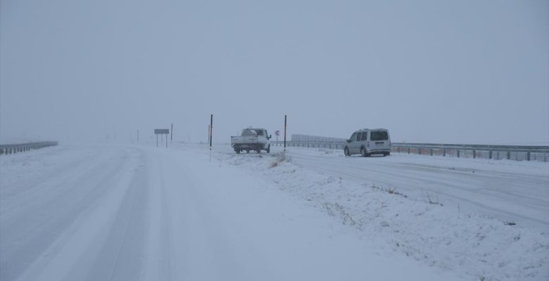 Ardahan-Şavşat kara yolu ulaşıma açıldı