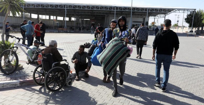 BM, İsrail saldırıları nedeniyle 100 bin kişinin Mısır sınırındaki Refah’a gitmek zorunda kaldığını bildirdi