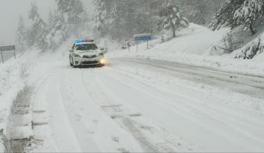 Karabük’te kardan kapanan köy yolları ulaşıma açıldı