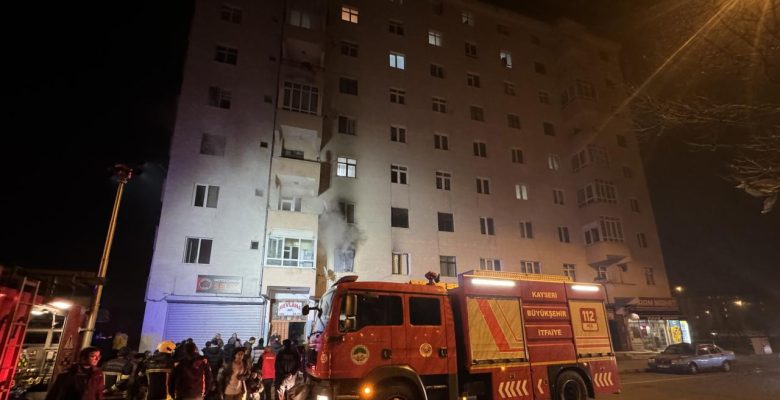 Kayseri’de apartmanda yangın: 4 kişi dumandan etkilendi