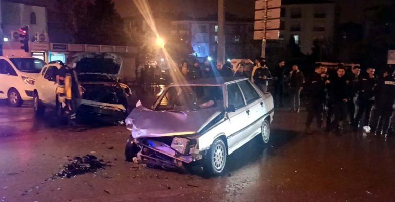 Kırıkkale’de çarpışan iki otomobildeki 9 kişi yaralandı