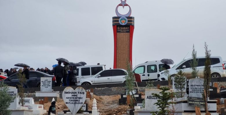 Malatya’da depremde hayatını kaybedenler anısına anıt yapıldı