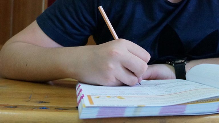 MEB, 2. yazılı sınavların örnek soru kitapçılarını yayımladı