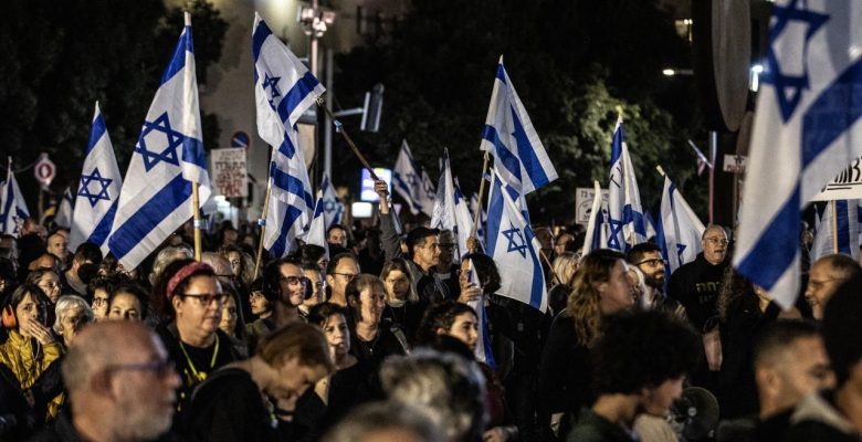 Netanyahu karşıtları Tel Aviv’de erken seçim talebi ile gösteri düzenledi