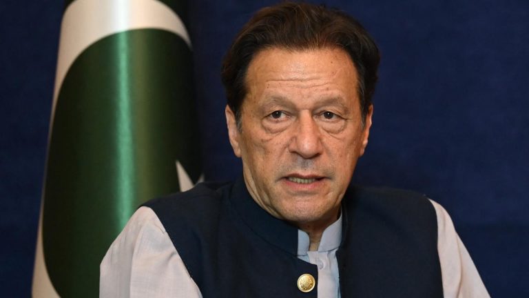 Pakistan’da tutuklu eski Başbakan İmran Han, genel seçimlerde milletvekili adayı olacak