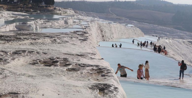 Pamukkale’de ziyaretçi rekoru