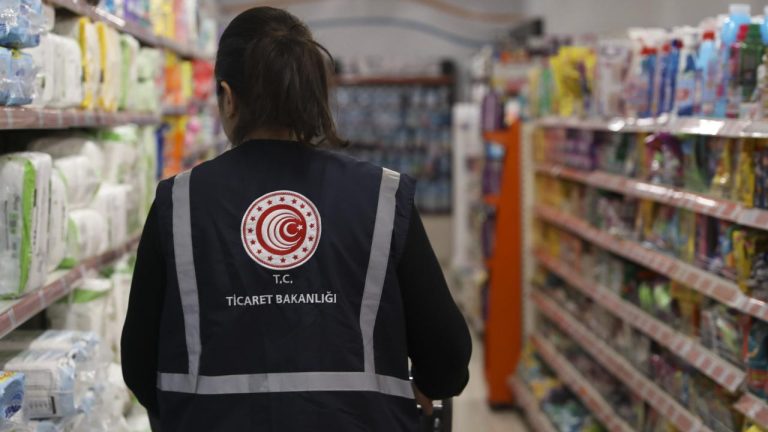 Ticaret Bakanlığı’ndan marketlerde eş zamanlı “fiyat ve etiket” denetimi