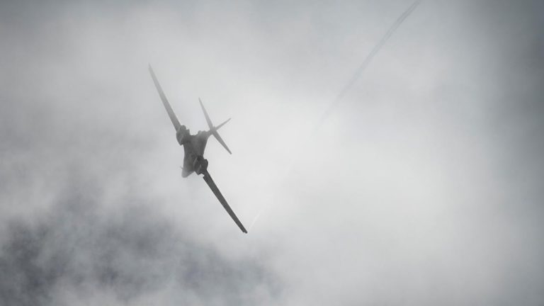 ABD’de B-1B bombardıman uçağı düştü