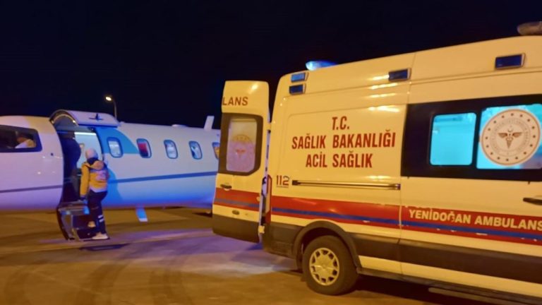 Ambulans uçak 9 günlük Emine bebek için havalandı Ambulans uçak 9 günlük Emine bebek için havalandı