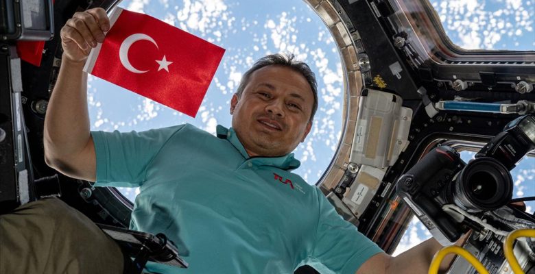 Astronot Gezeravcı Muşlu öğrencilerin “propolis” deneyine başladı