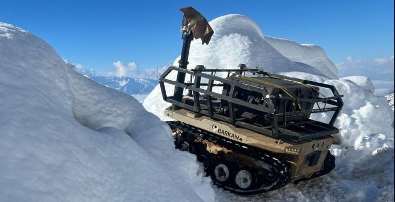 BARKAN kar, çamur dinlemedi bin kilometreyi devirdi