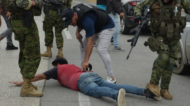 Ekvador’daki operasyonlarda gözaltına alınan çete üyesi sayısı 1534’e çıktı Ekvador’daki operasyonlarda gözaltına alınan çete üyesi sayısı 1534’e çıktı