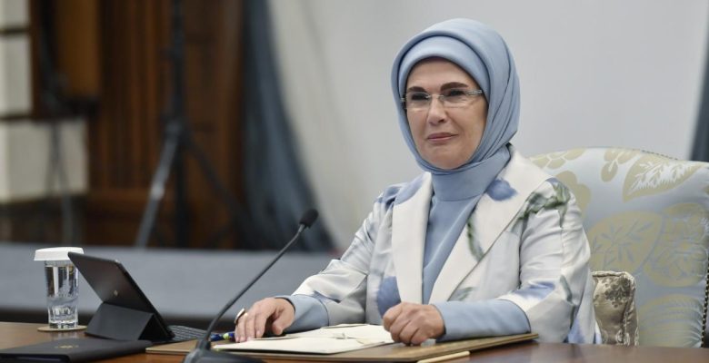 Emine Erdoğan’dan ‘Valide Sultanlar Yazma Eserler Sergisi’ paylaşımı