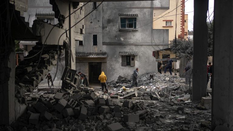 Gazze’de 8 gündür kesik olan iletişim hizmetleri aşamalı olarak geri geldi