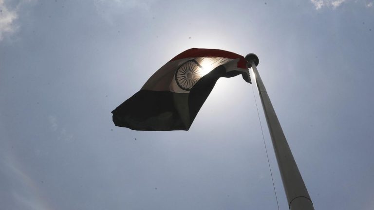 Hindistan, Aden Körfezi’nde dronla vurulan gemiye yardım ettiğini açıkladı