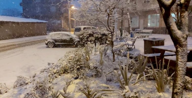 İstanbul’un yüksek kesimlerinde kar yağışı başladı