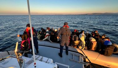 İzmir’de 60 düzensiz göçmen yakalandı