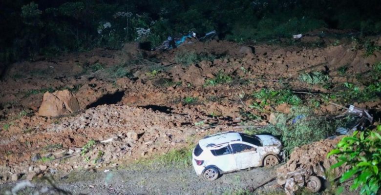 Kolombiya’da otoyolda toprak kayması: 39 kişi öldü