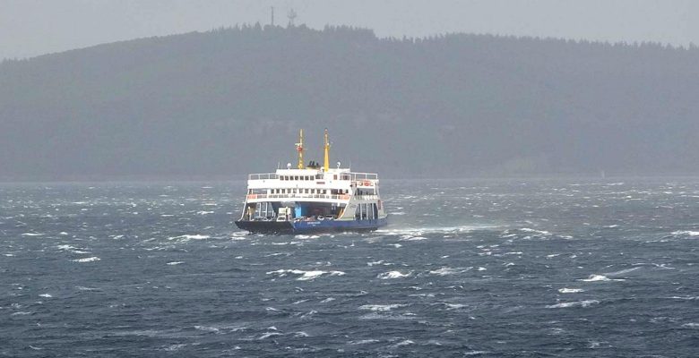 Kuzey Ege’de feribot seferlerine fırtına engeli