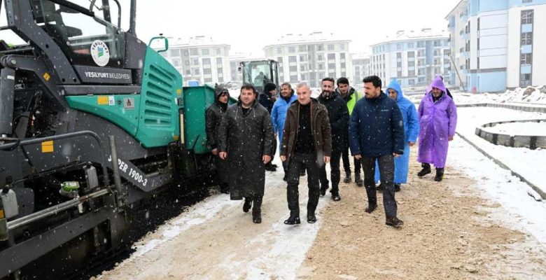 Malatya’da deprem konutlarının yol yapım çalışması devam ediyor