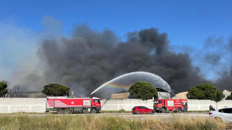 Manisa’da 7 ayda iki kez yangın çıkan geri dönüşüm tesisi mühürlendi