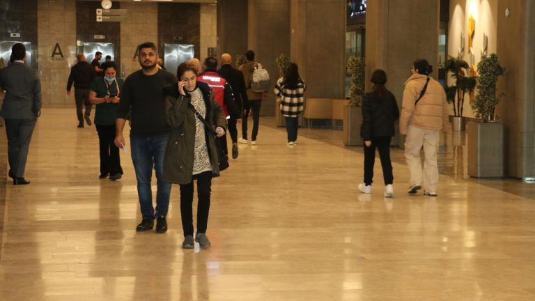 Adana ve Mersin’deki şehir hastaneleri afetzedelere tedavi imkanı sundu