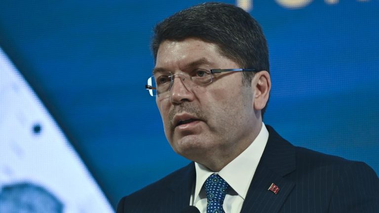 Bakan Tunç: Deprem soruşturmalarında 2 bin 825 şüpheli hakkında işlem başlatıldı