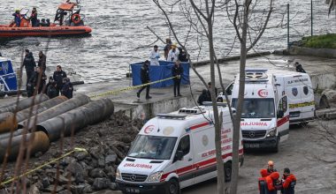 Beşiktaş’ta denize düşen iki kişiden biri hayatını kaybetti