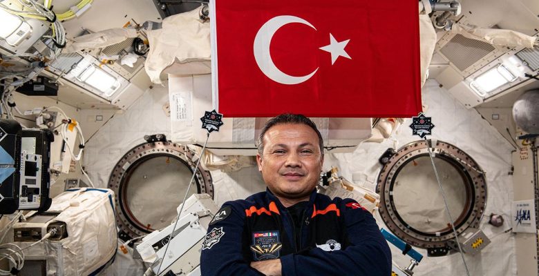 İlk Türk astronot Alper Gezeravcı Dünya’ya dönüyor