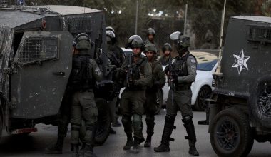 İsrail güçleri işgal altındaki Batı Şeria’da 20 Filistinliyi gözaltına aldı