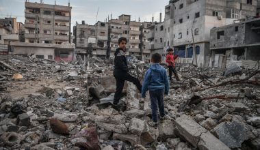 İsrail’in Gazze’de Refah ve Deyr el-Belah’a yönelik saldırılarında en az 21 Filistinli yaşamını yitirdi
