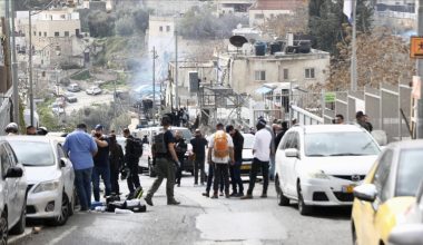 Kudüs’te fanatik 2 Yahudi, başrahibe tükürerek ırkçı saldırıda bulundu