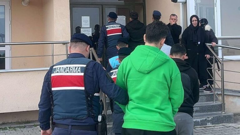 Edirne’de 16 düzensiz göçmen yakalandı Edirne’de 16 düzensiz göçmen yakalandı