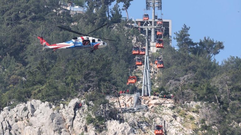 Antalya’daki teleferik kazasında mahsur kalanların tamamı kurtarıldı Antalya’daki teleferik kazasında mahsur kalanların tamamı kurtarıldı