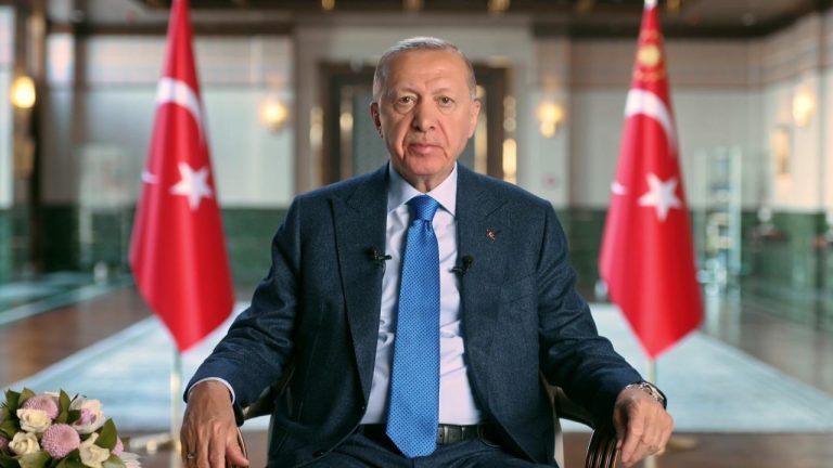 Cumhurbaşkanı Erdoğan’dan bayram tebriği Cumhurbaşkanı Erdoğan’dan bayram tebriği