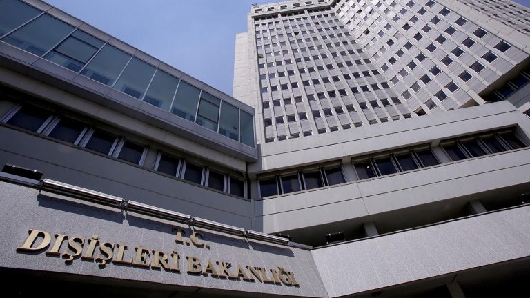 Dışişleri: Üçlü toplantı jeopolitik çekişmeye zemin hazırlayacak Dışişleri: Üçlü toplantı jeopolitik çekişmeye zemin hazırlayacak