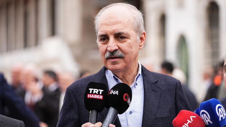 TBMM Başkanı Kurtulmuş, İstanbul’da bayram namazının ardından konuştu TBMM Başkanı Kurtulmuş, İstanbul’da bayram namazının ardından konuştu