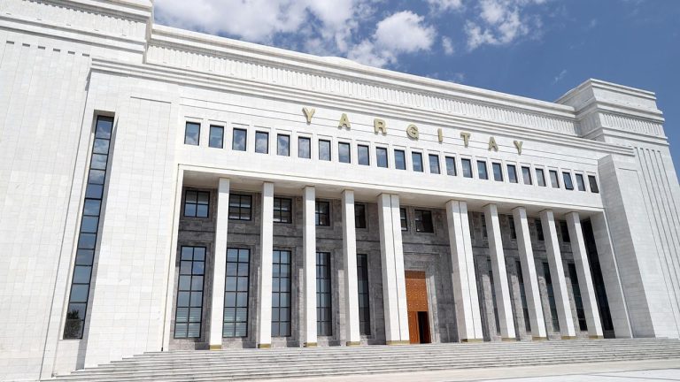 Yargıtay, ‘İstihbarat Başkanı’ yalanıyla dolandırıcılığa verilen cezayı az buldu Yargıtay, ‘İstihbarat Başkanı’ yalanıyla dolandırıcılığa verilen cezayı az buldu