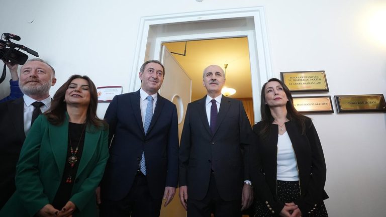 Kurtulmuş’un yeni anayasa mesaisi için görüşmeleri sürüyor