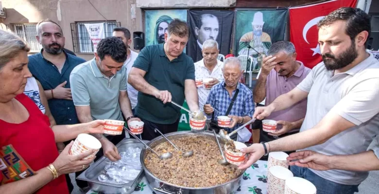 İzmir Büyükşehir Belediye Başkanı Aşure Etkinliğine Katıldı