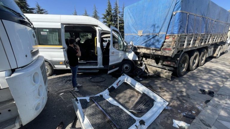 Gaziantep’te işçi servisleri çarpıştı: 21 yaralı