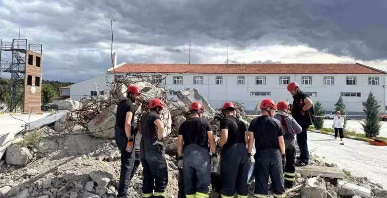 Çorum’da Arama Kurtarma Ekibi Gerçeği Aratmayacak Tatbikat Gerçekleştirdi