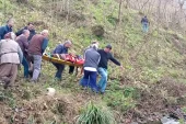 Trabzon’da Otomobil Dereye Uçtu: 2 Yaralı