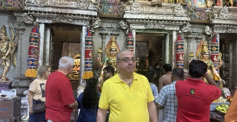 Singapur’da Bir Hindu Tapınağı: İnanç ve Arınma Ritüeli